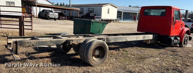 image for item ES8555 2000 International 4700 Low Profile truck cab and chassis