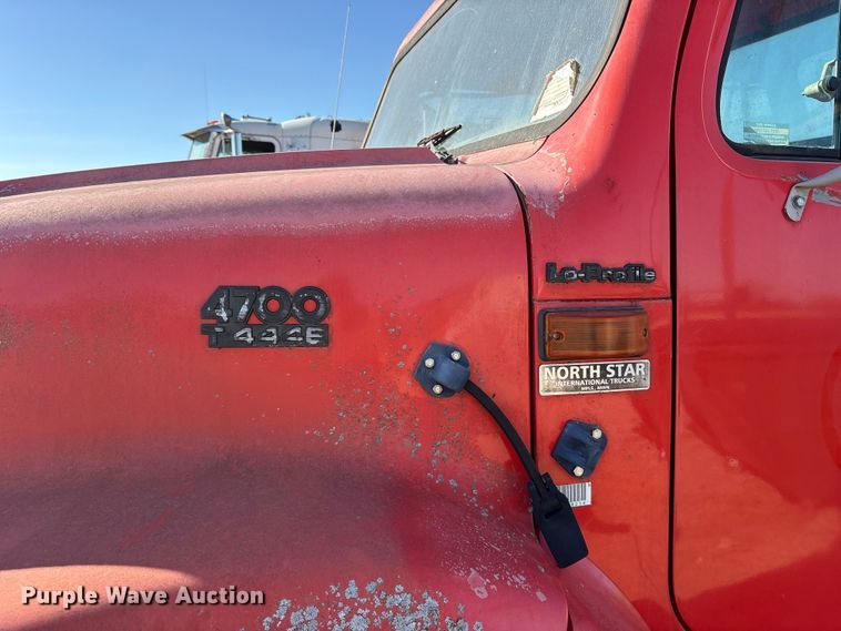 image for item ES8555 2000 International 4700 Low Profile truck cab and chassis