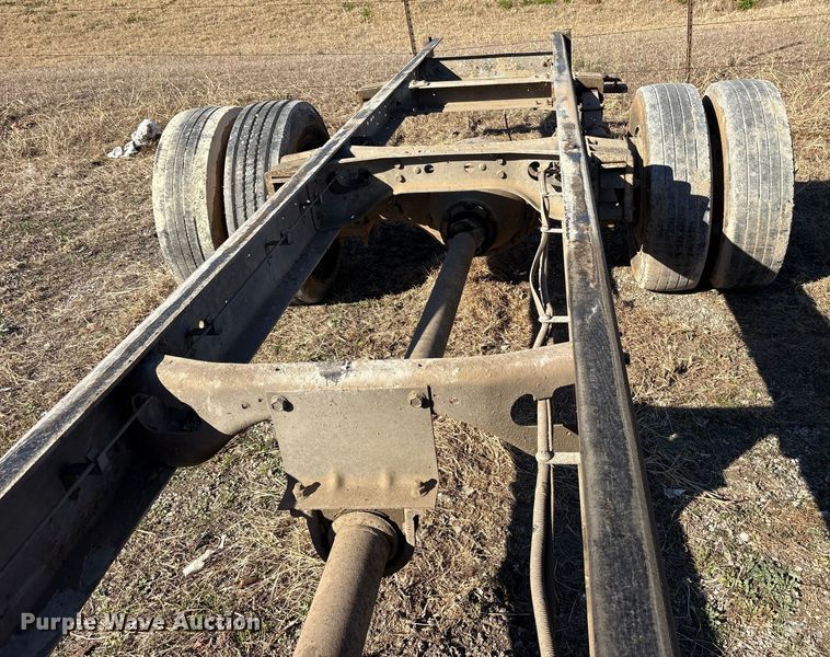 image for item ES8555 2000 International 4700 Low Profile truck cab and chassis