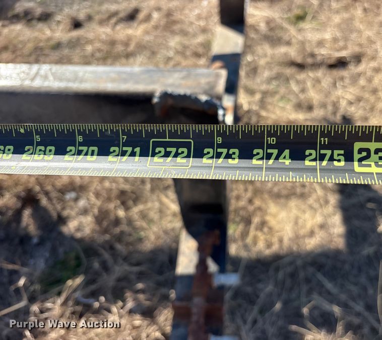 image for item ES8555 2000 International 4700 Low Profile truck cab and chassis