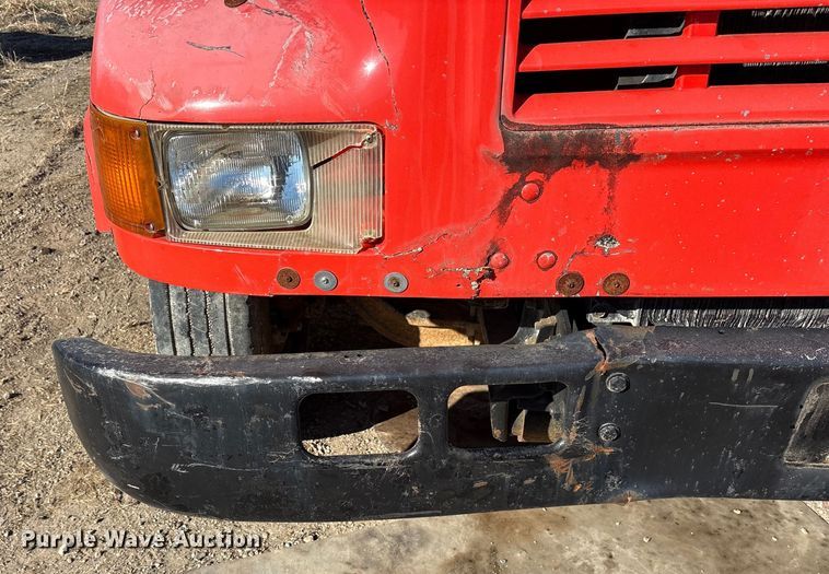 image for item ES8555 2000 International 4700 Low Profile truck cab and chassis