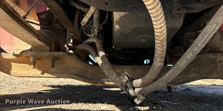 image for item ES8555 2000 International 4700 Low Profile truck cab and chassis