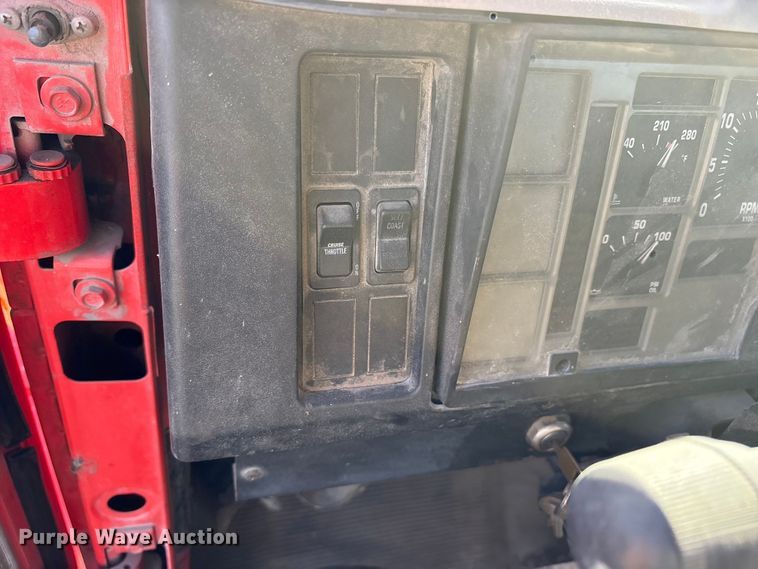 image for item ES8555 2000 International 4700 Low Profile truck cab and chassis