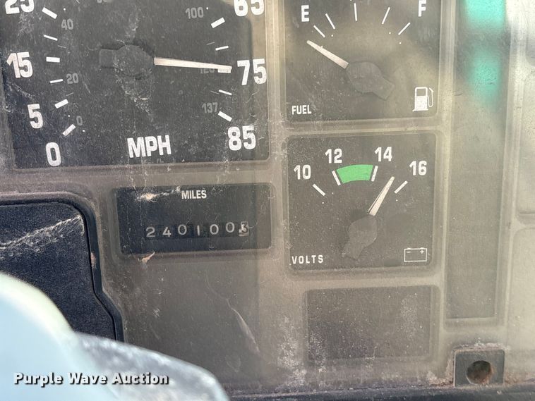 image for item ES8555 2000 International 4700 Low Profile truck cab and chassis