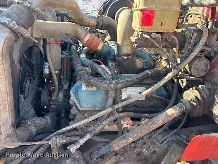 image for item ES8555 2000 International 4700 Low Profile truck cab and chassis