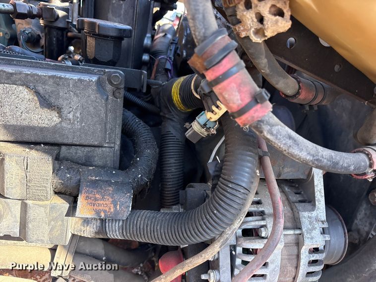 image for item ES8555 2000 International 4700 Low Profile truck cab and chassis