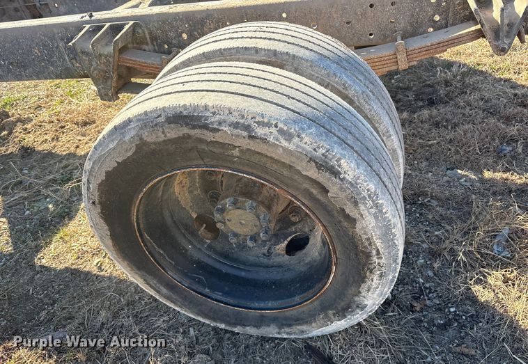 image for item ES8555 2000 International 4700 Low Profile truck cab and chassis