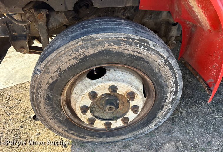 image for item ES8555 2000 International 4700 Low Profile truck cab and chassis