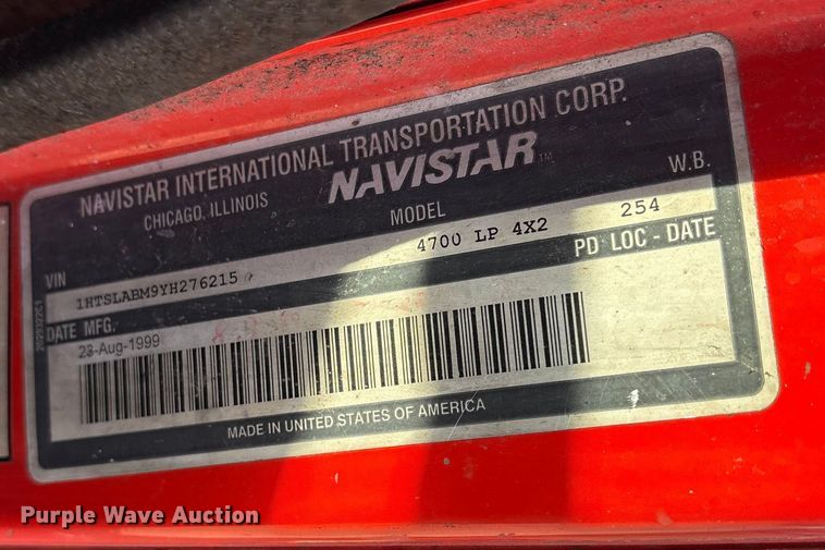 image for item ES8555 2000 International 4700 Low Profile truck cab and chassis