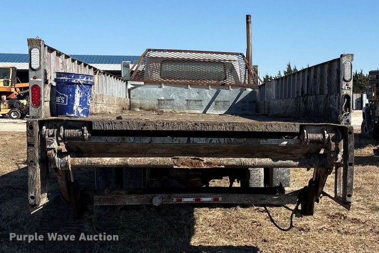 image for item ES8556 1999 International 4700 flatbed truck