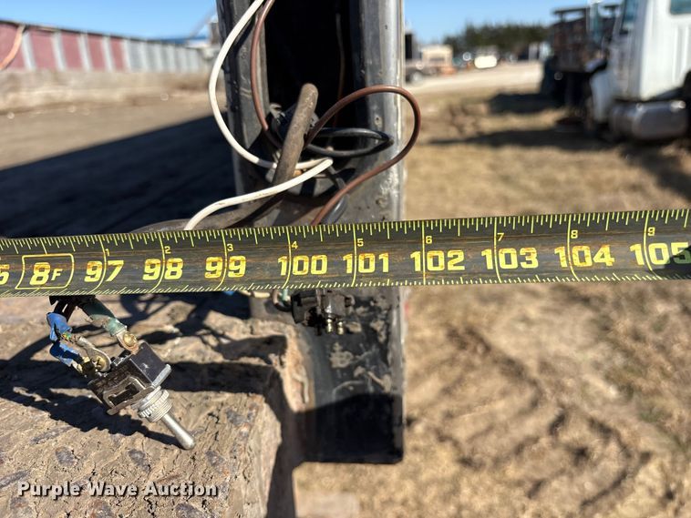 image for item ES8556 1999 International 4700 flatbed truck