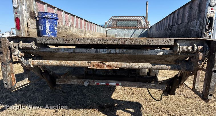 image for item ES8556 1999 International 4700 flatbed truck