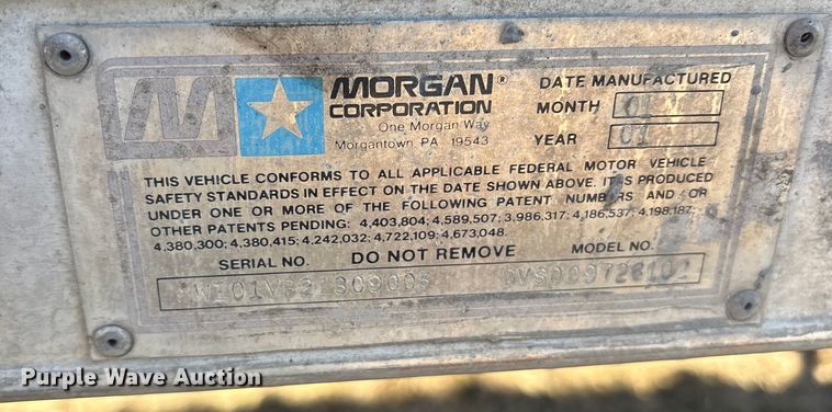 image for item ES8556 1999 International 4700 flatbed truck