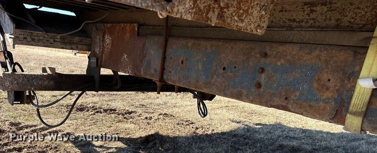 image for item ES8556 1999 International 4700 flatbed truck