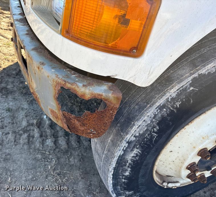 image for item ES8556 1999 International 4700 flatbed truck