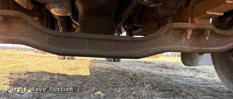 image for item ES8556 1999 International 4700 flatbed truck