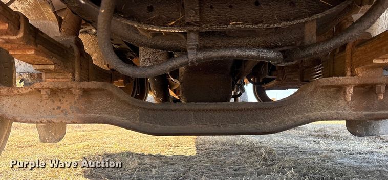 image for item ES8556 1999 International 4700 flatbed truck