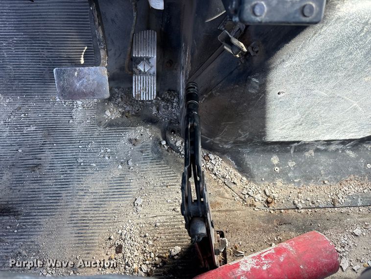 image for item ES8556 1999 International 4700 flatbed truck