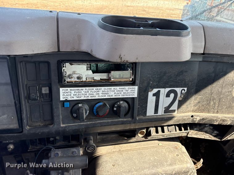 image for item ES8556 1999 International 4700 flatbed truck