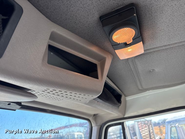 image for item ES8556 1999 International 4700 flatbed truck