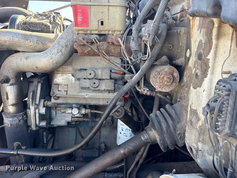 image for item ES8556 1999 International 4700 flatbed truck