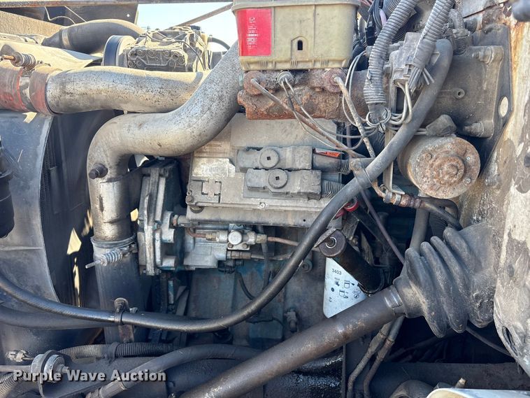 image for item ES8556 1999 International 4700 flatbed truck