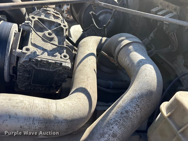 image for item ES8556 1999 International 4700 flatbed truck