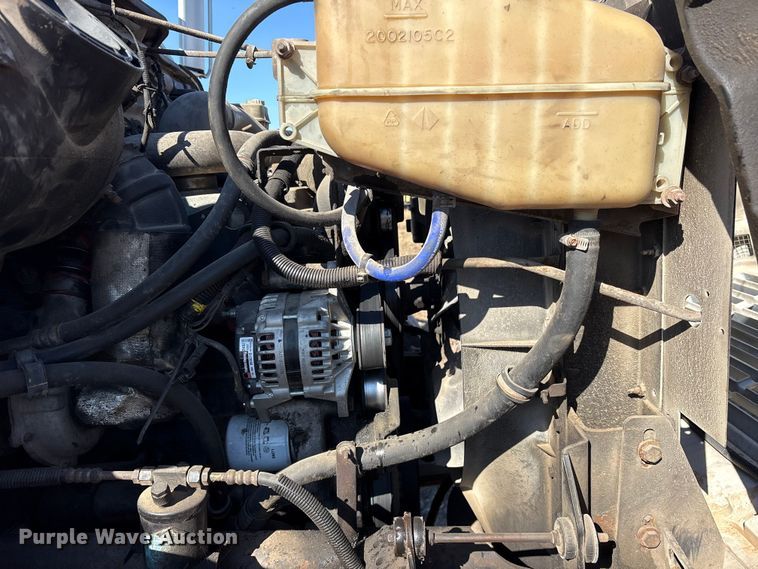 image for item ES8556 1999 International 4700 flatbed truck