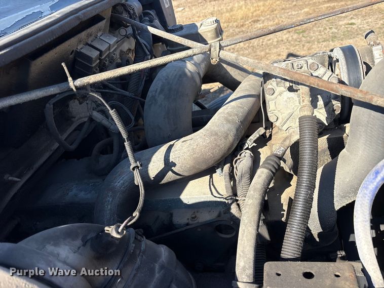 image for item ES8556 1999 International 4700 flatbed truck