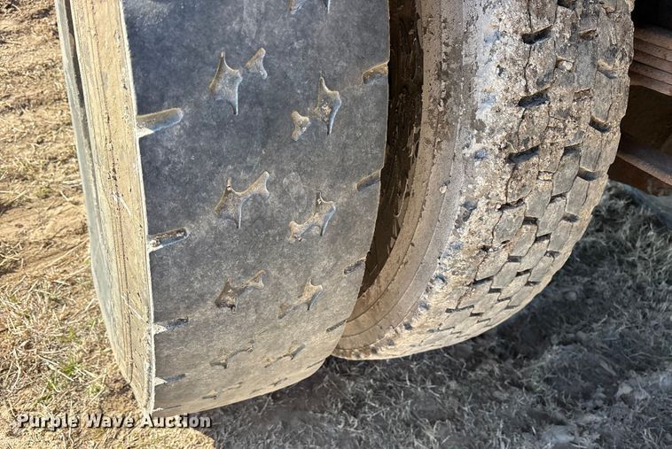 image for item ES8556 1999 International 4700 flatbed truck