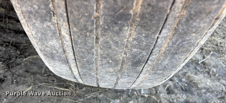 image for item ES8556 1999 International 4700 flatbed truck