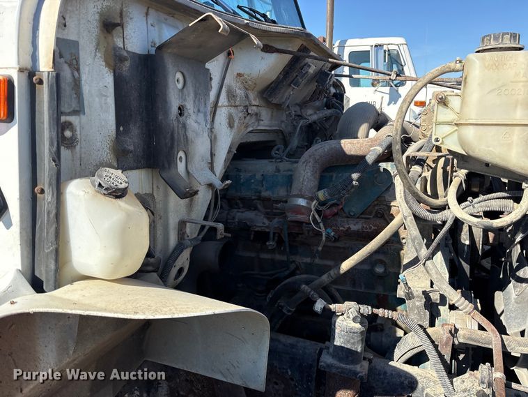 image for item ES8556 1999 International 4700 flatbed truck