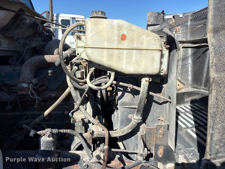 image for item ES8556 1999 International 4700 flatbed truck