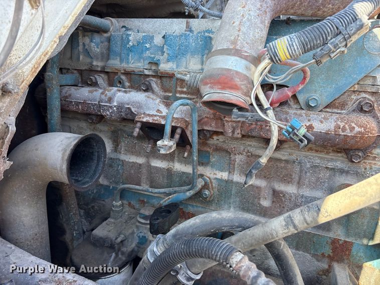 image for item ES8556 1999 International 4700 flatbed truck