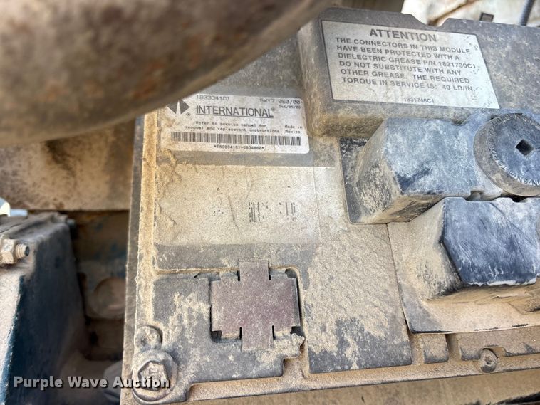 image for item ES8556 1999 International 4700 flatbed truck