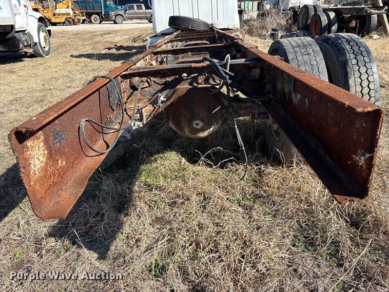 image for item ES8556 1999 International 4700 flatbed truck