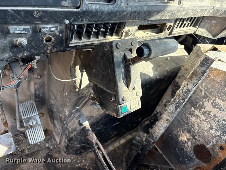 image for item ES8556 1999 International 4700 flatbed truck