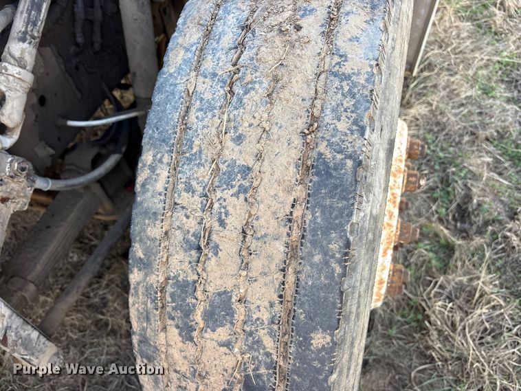 image for item ES8556 1999 International 4700 flatbed truck