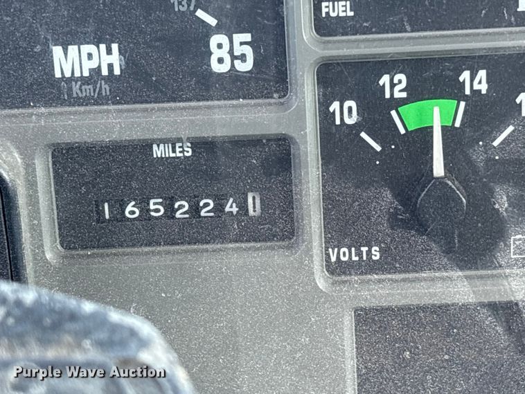 image for item ES8556 1999 International 4700 flatbed truck