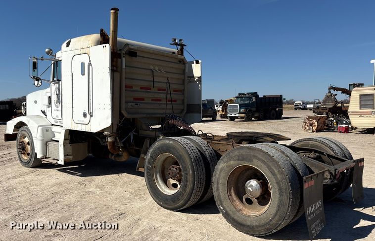 image for item ES8557 1996 Peterbilt 377 semi truck