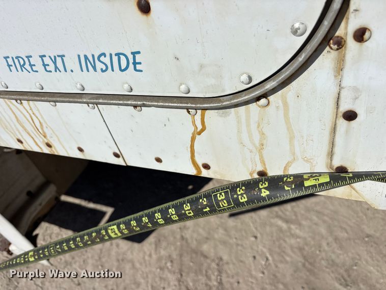 image for item ES8557 1996 Peterbilt 377 semi truck