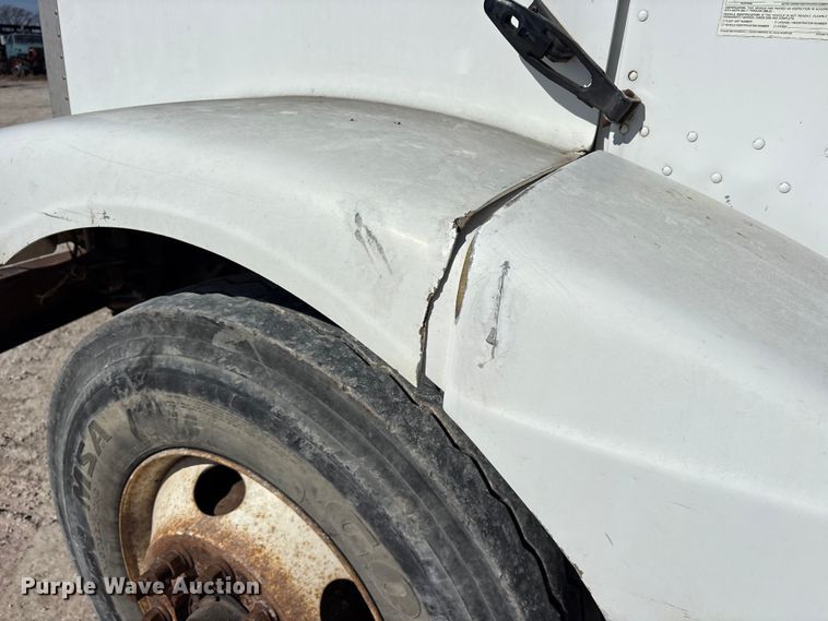 image for item ES8557 1996 Peterbilt 377 semi truck