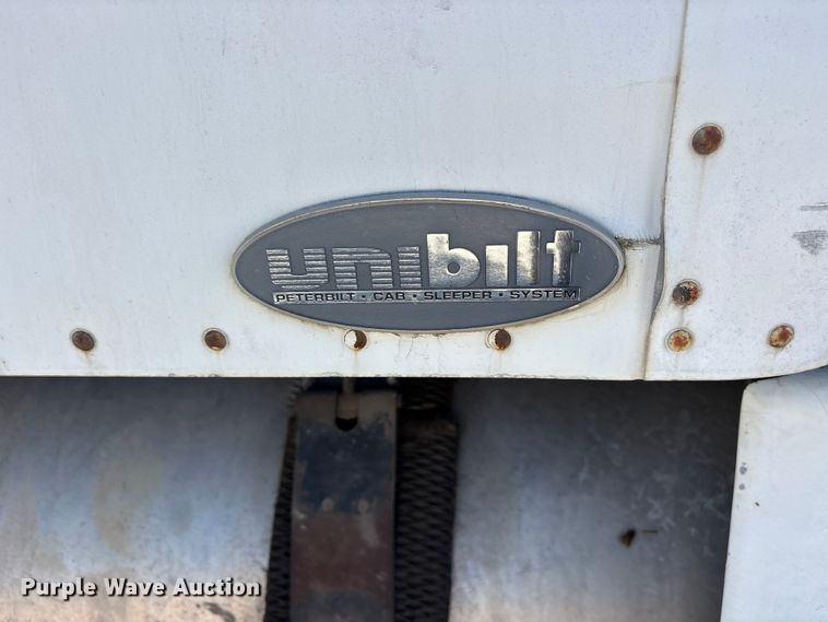 image for item ES8557 1996 Peterbilt 377 semi truck