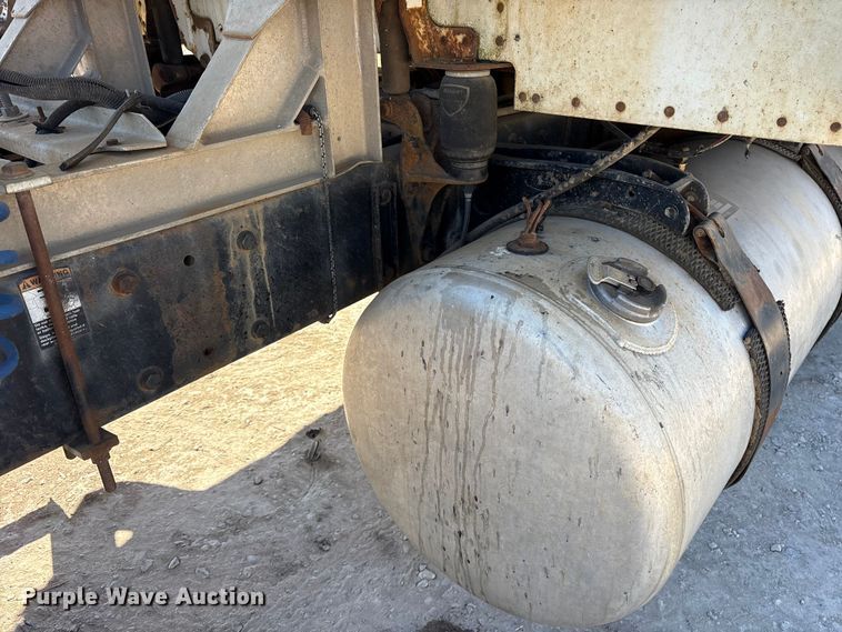 image for item ES8557 1996 Peterbilt 377 semi truck