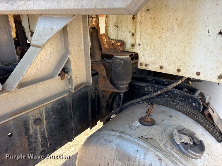 image for item ES8557 1996 Peterbilt 377 semi truck