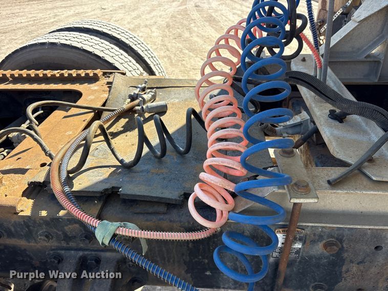 image for item ES8557 1996 Peterbilt 377 semi truck