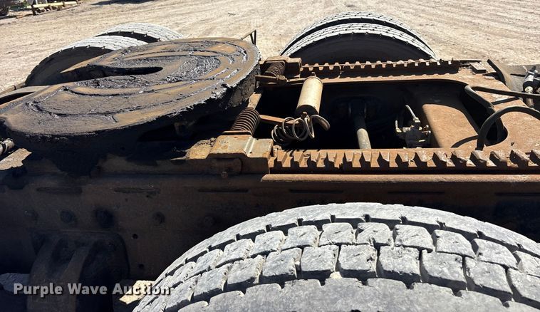 image for item ES8557 1996 Peterbilt 377 semi truck