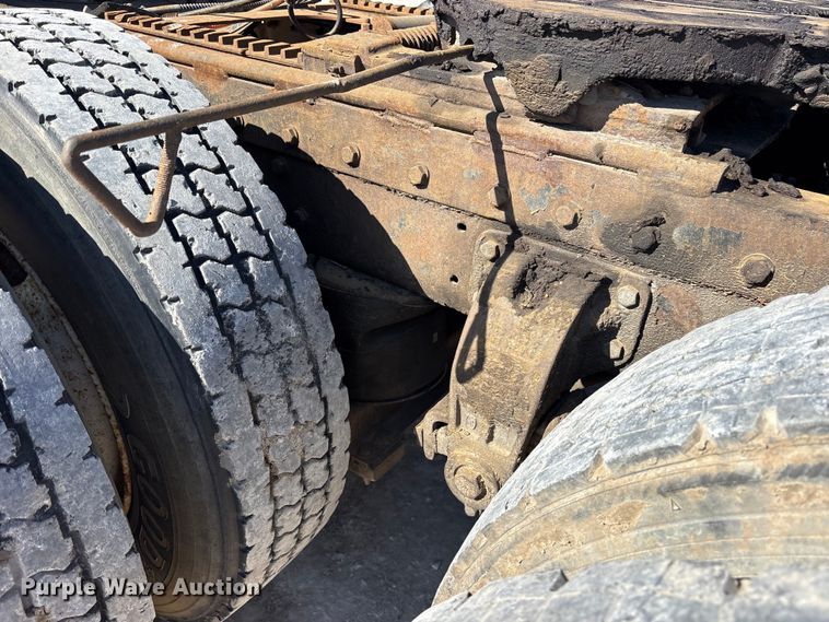 image for item ES8557 1996 Peterbilt 377 semi truck