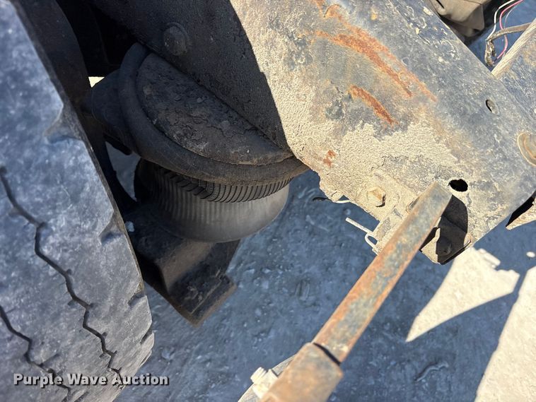 image for item ES8557 1996 Peterbilt 377 semi truck