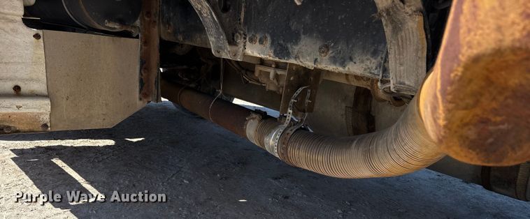 image for item ES8557 1996 Peterbilt 377 semi truck